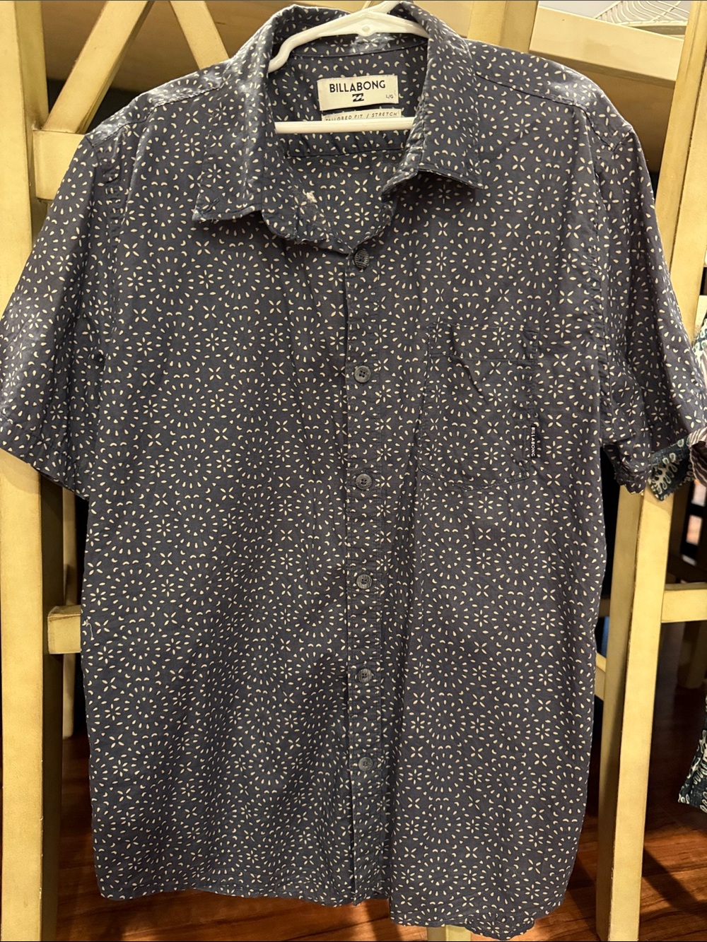 Billabong Dark Navy Black Short-Sleeve Button-Up with Burst Print - Size L